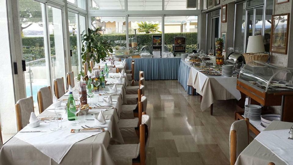 Hotel Cristallo ペスキエーラ・デル・ガルダ エクステリア 写真